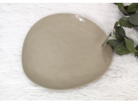 Talerz ceramiczny brązowy tłoczony nieregularny kształt 26,5x25,5x2 cm