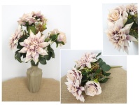 Bukiet mieszany CHRYZANTEMA , RÓŻA wys. 47 cm 9 łodyg (główka satyna 15 i 10 cm) jasno FIOLETOWY cieniowany