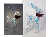 Dekoracja na stelażu z drutu z folią holograficzną RENIFER z kokardą 20 LED 44x27x10 cm