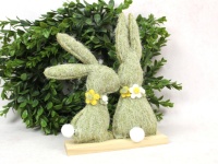 Dekoracja wielkanocna filcowa na drewnianej podstawie ZAKOCHANE ZAJACE 22x17x4 cm zielone