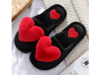 Kapcie damskie futrzane, pluszowe z serduszkiem CZARNO-CZERWONE 40-41