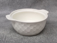 Naczynie ceramiczne z tłoczonym wzorem i uszami 24x19x8 cm BIAŁE