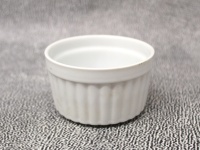 Salaterka, naczynie ceramiczne KOKILKA tłoczony wzór 9x5,5 cm BIAŁA